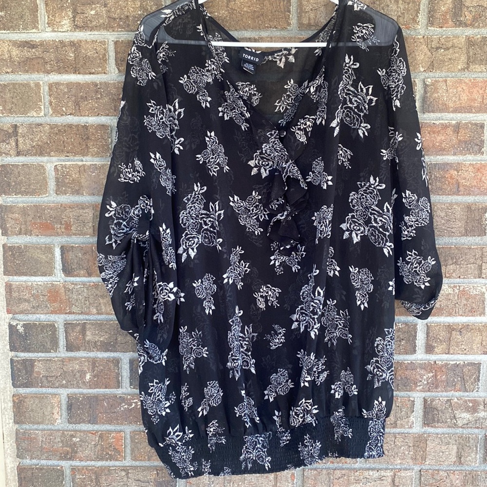 Black sheer floral Torrid blouse size 4x